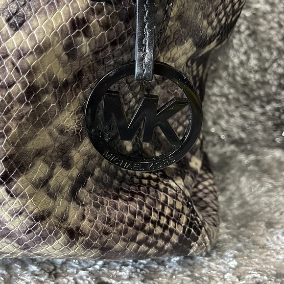 GUC- MICHAEL KORS embossed leather bag - Picture 4 of 15